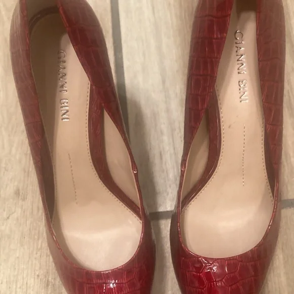 Gently used Gianni Bini Pumps - Picture 2 of 7